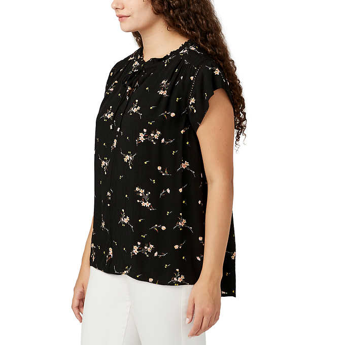 Buffalo Women Size Medium Flutter Sleeve Blouse Top, Black Ditsy Bouquet, Customer Return