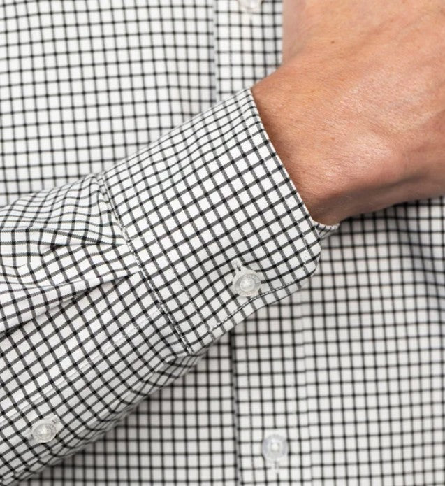 Chaps Men's Size Large (16-16.5 34/35) Button-Down Dress Shirt, Black Check