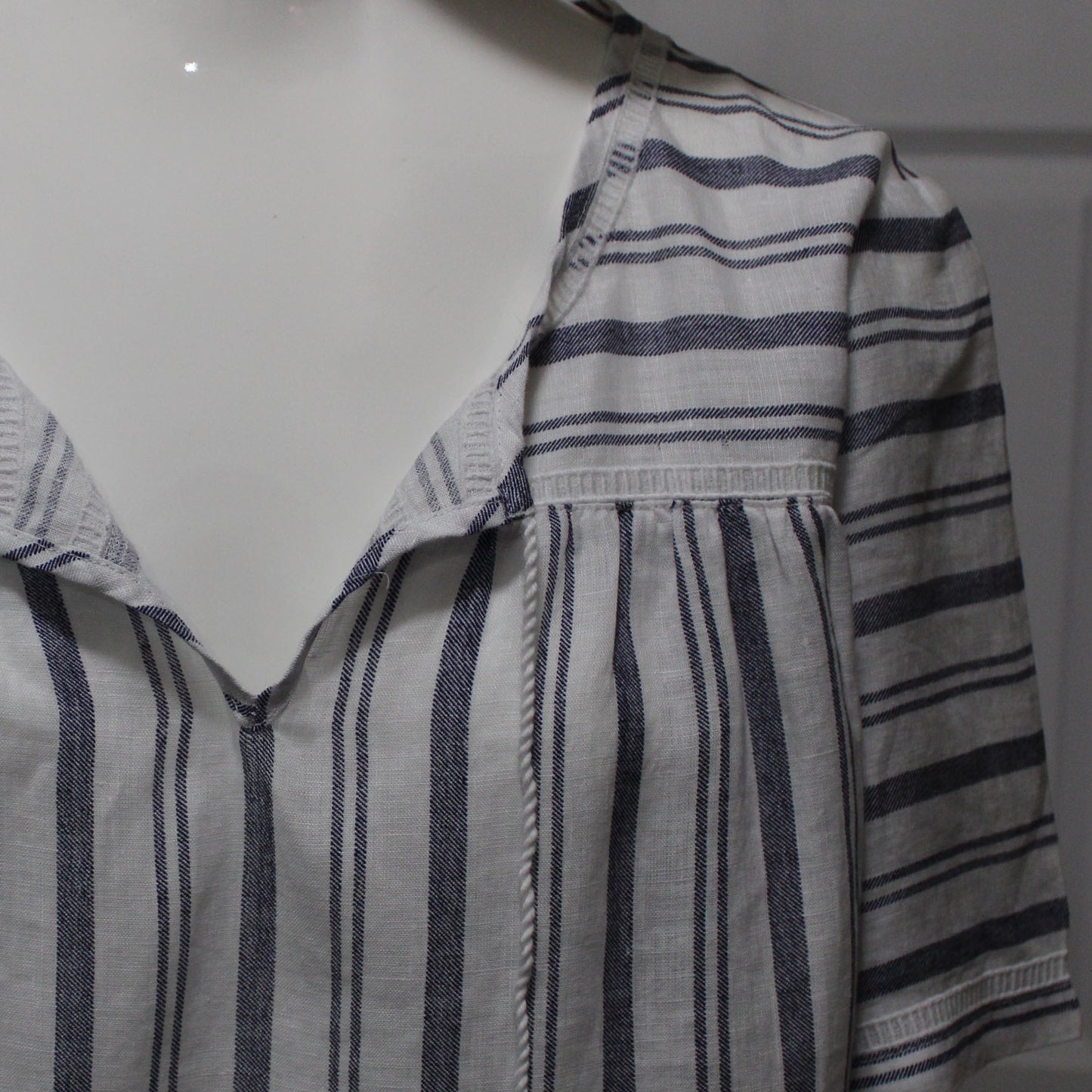 Lands End Women Size 16 Petite Short Sleeve Linen Blouse, Indigo Blue Stripes