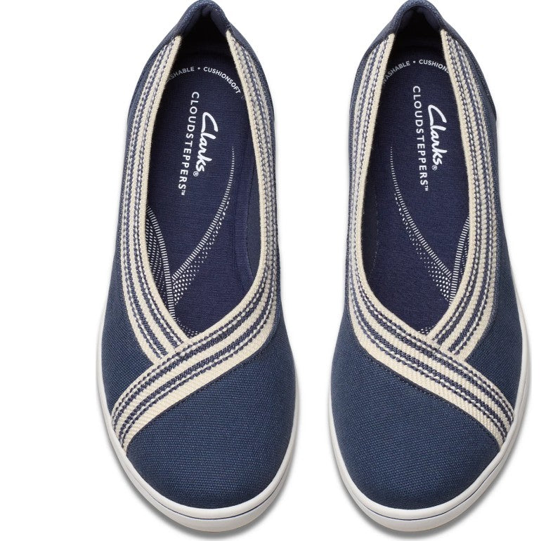 Clarks Women's Size 12 M, Cloud Steppers Breeze Sky Air Closed Toe Shoes, Navy