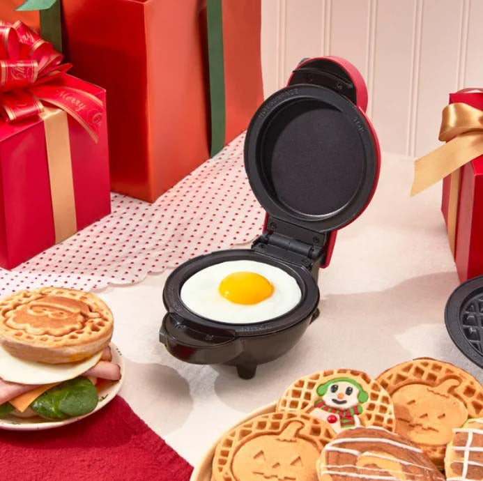 Dash MultiMaker Mini Waffle System with 7 Removable Plates and Storage Case