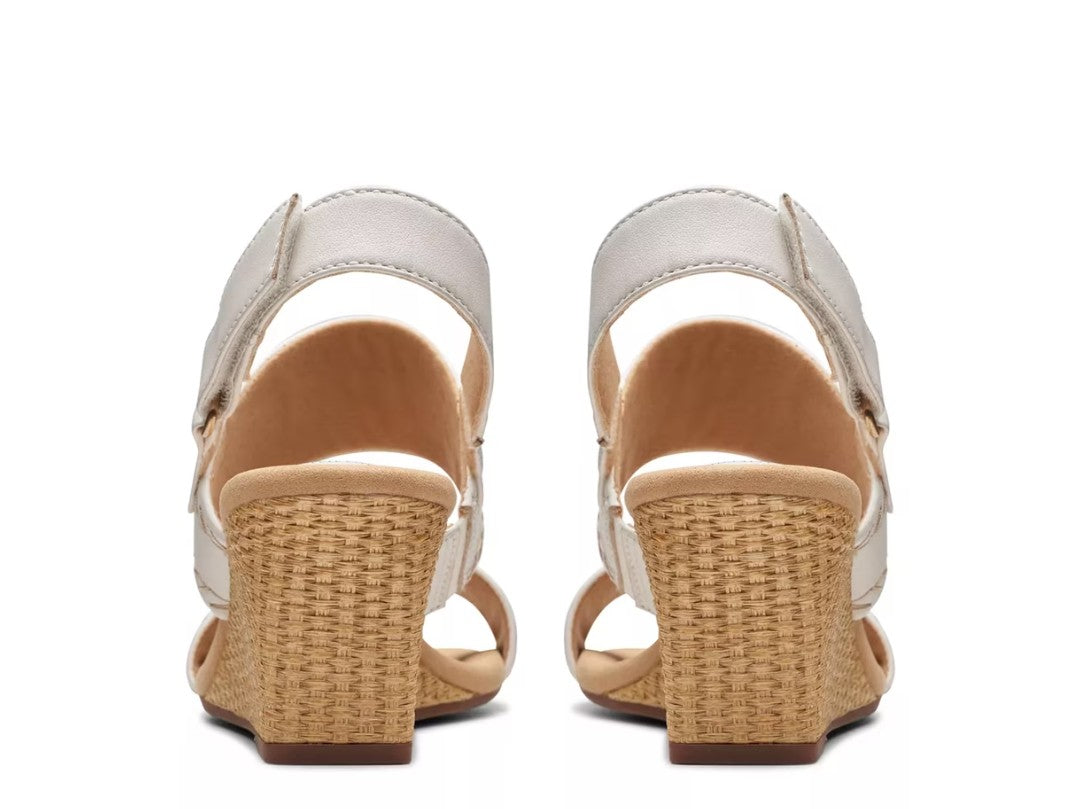 Clarks Women's Size 7, Kyarra Rose Wedge Sandals, White Leather