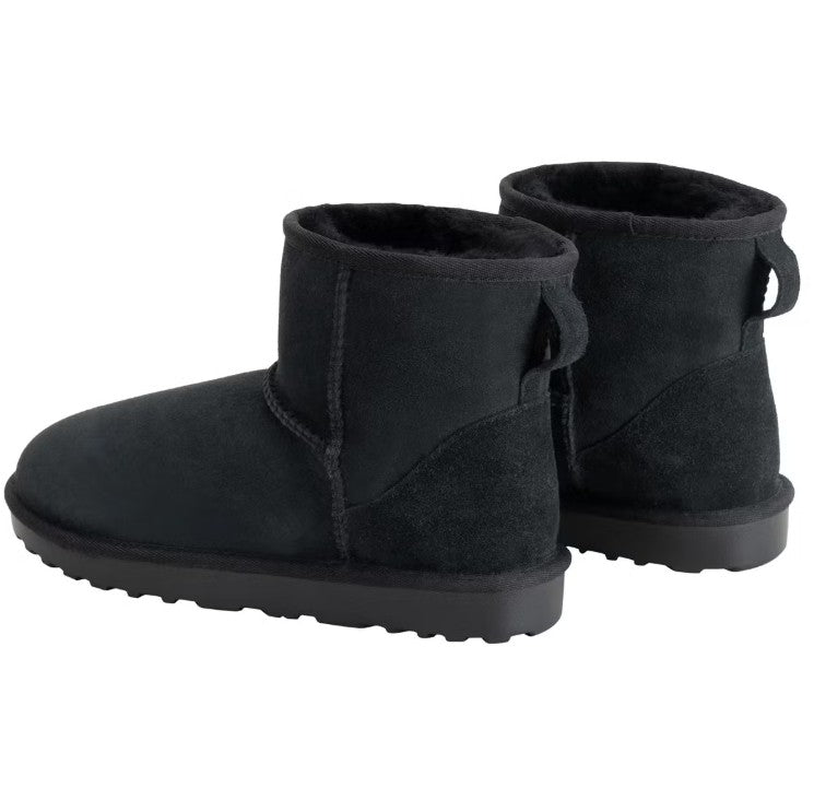 Kirkland Signature Women's Size 9, Slip-on Shearling Winter Boot, Black