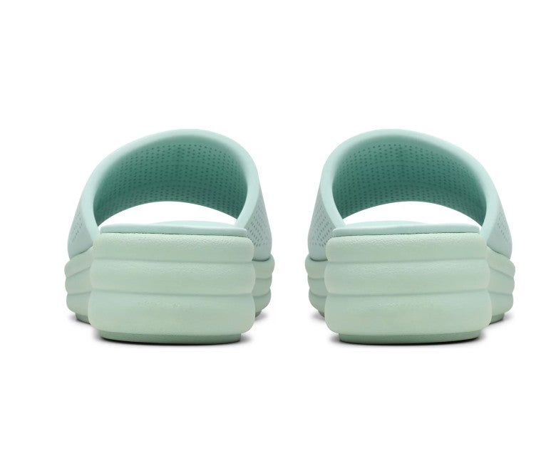 Clarks Cloudsteppers Women's Size 7, Drift Twist Slip-On Sandals, Mint, Grade A