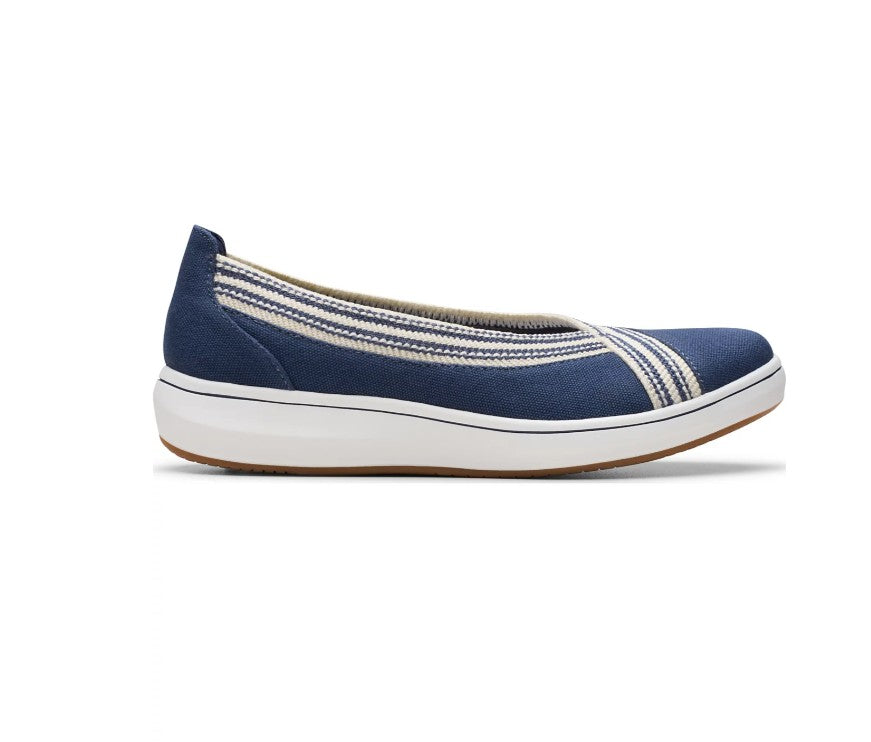 Clarks Women's Size 12 M, Cloud Steppers Breeze Sky Air Closed Toe Shoes, Navy