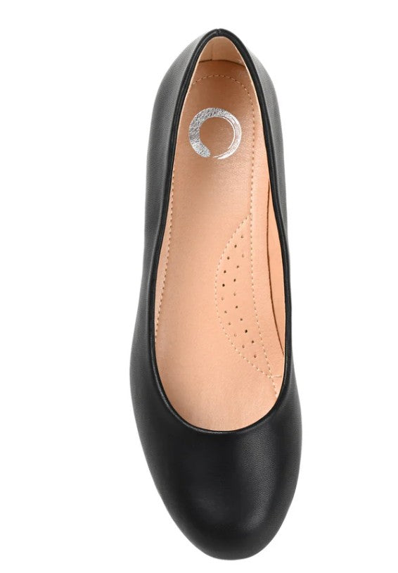 Journee Collection Saar Women's Size 7 Wide, Low Block Heel Pumps, Black