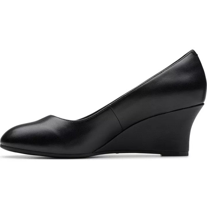 Clarks Women's Size 10, Olivette Cultured Pearl Wedge Heel Pumps, Black Leather