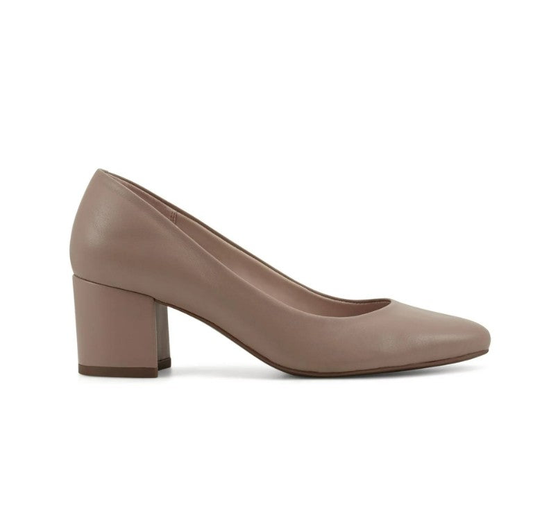 Easy Spirit Women's Size 8.5 Wide, eFlex Cosma Slip-On Pumps, Medium Natural