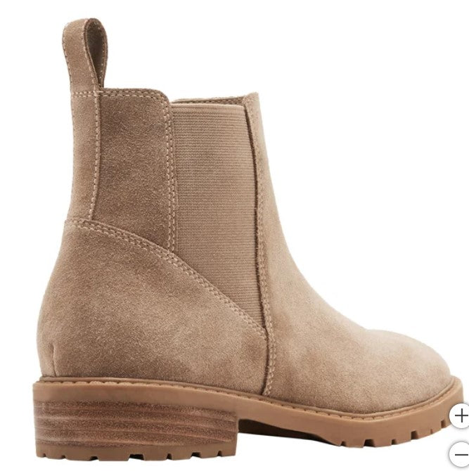 Steve Madden Ladies' Size 7 Short Boot, Tan, New in Box