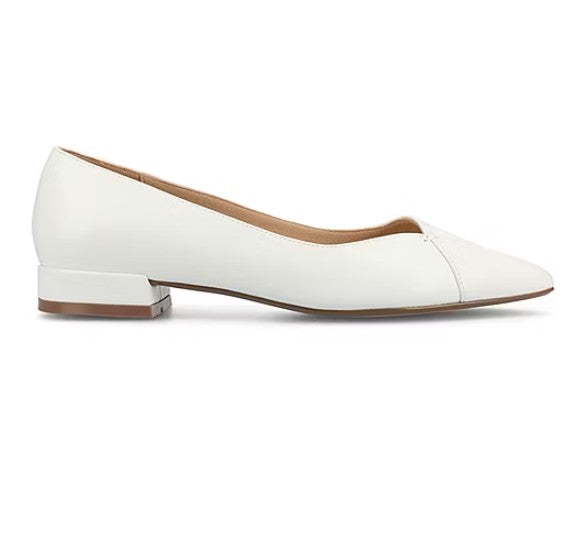 Journee Women's Size 10 Wide, Carmin Pointed Toe Dress Flats, White