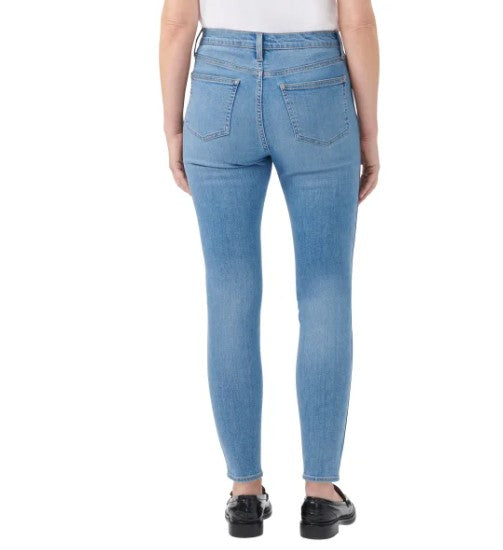 Kirkland Signature Women's Size 18 Skinny Jeans, Light Blue