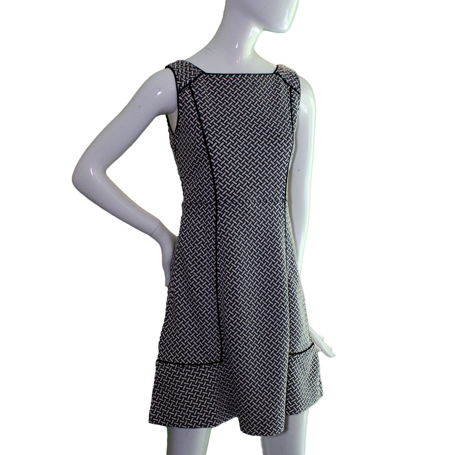 Lands End Size 4 Petite Sleeveless Jacquard Flounce Dress, Black & White