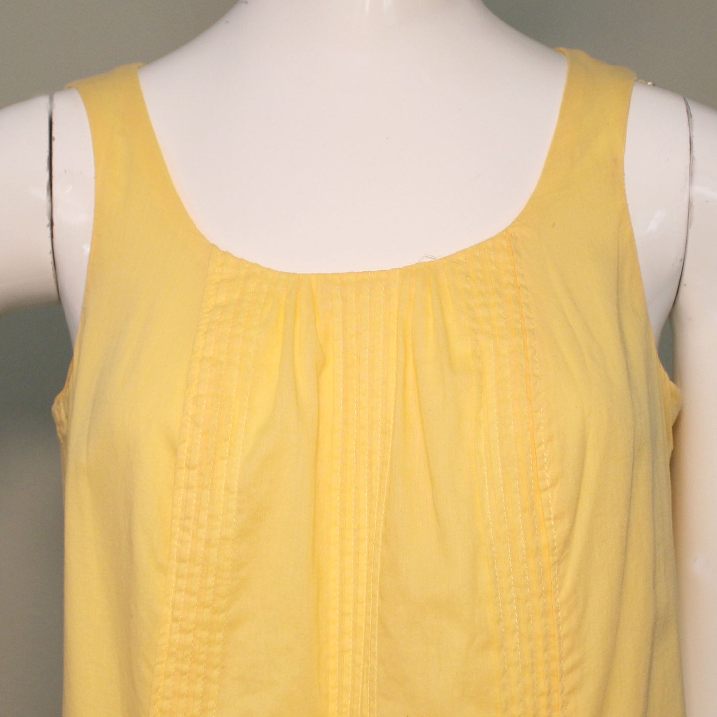 Lands End Women Size 4 Petite Sleeveless Cotton Pintuck Dress, Light Sun Yellow